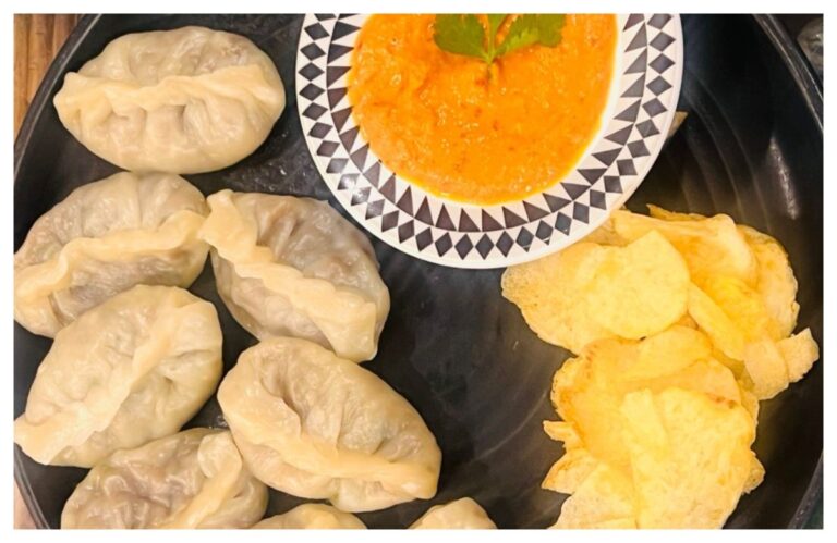 अवांतर, रेसिपी, Recipe, Kitchen Tips, किचन टीप्स, किचन टिप्स, मोमोज, तिबेट खाद्यपदार्थ, तिबेटीयन खाद्यपदार्थ, व्हेज ऑयस्टर मोमोज, टोमॅटोची चटणी, ऑयस्टर मोमोज