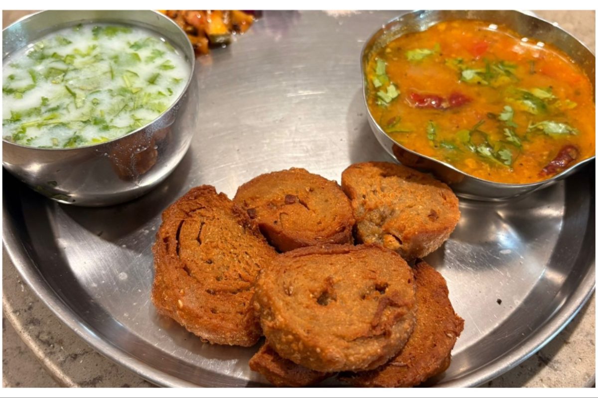 अवांतर, रेसिपी, Recipe, Kitchen Tips, किचन टिप्स, किचन टीप्स, मी मराठी, अभिजात मराठी, दालबाटीचा इतिहास, राजस्थानचा पदार्थ दालबाटी, दालबाटी विविध राज्यांत उपलब्ध, दालबाटीची नामकरण, दालबाटीची रेसीपी, वांग्याचे भरीत, वांगी बटाटा भाजी, बाटी चुरमा