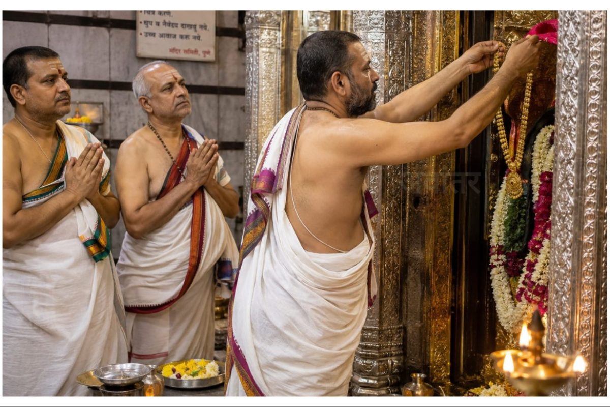 अवांतर, मी मराठी, अभिजात मराठी, नीता चंद्रकांत कुलकर्णी, लेखिका नीता कुलकर्णी, लेखिका नीता चंद्रकांत कुलकर्णी, देवाचे खरे दर्शन, श्रद्धेबरोबर विवेक, दागिन्यांनी मढलेला देव, देवाची श्रीमंती, देवाचे मूळ रूप, भक्त आणि देव, भक्ताचे देवदर्शन, देवाचे अलंकार